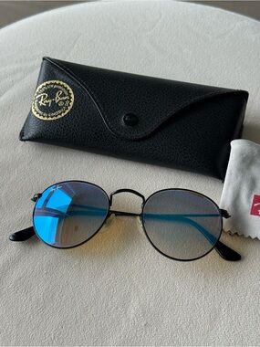 Ray-Ban Round Sunglasses with Blue Reflective Lenses